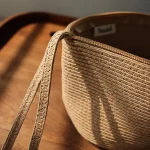 Élégante trousse de toilette en paille