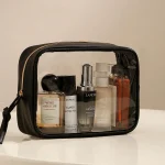 sécurité aéroportuaire avec trousse transparente