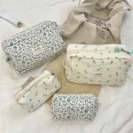 trousse toilette pour femme en tissu fleurie deux formats disponibles